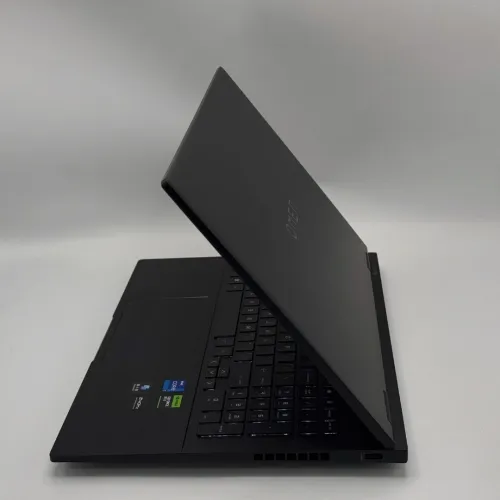 HP OMEN 16 / i7-14650HX / 16 Go DDR5 / RTX 4060 / QHD 240Hz