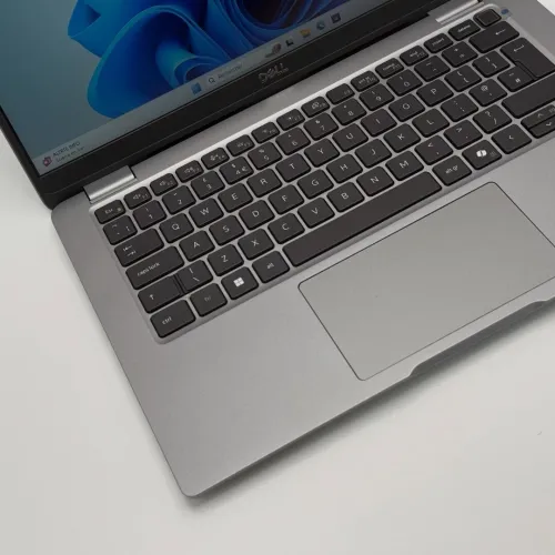Dell Latitude 5350 / Ultra 5 125U / 16 Go DDR5 / 512 Go SSD / 13.3 FHD
