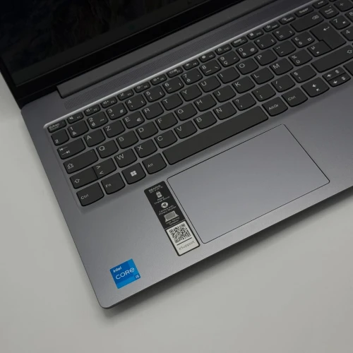 Lenovo IdeaPad Slim 3 / i5-13420H / 8 Go DDR5 / 512 Go SSD / 15.6 FHD