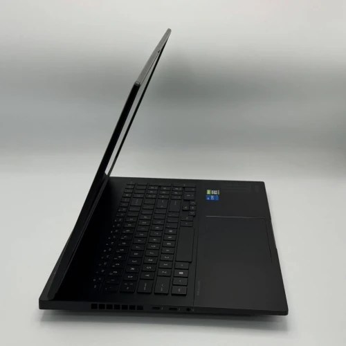 HP OMEN 16 / i7-13620H / RTX 4070 / 16 Go DDR4 / QHD 240Hz