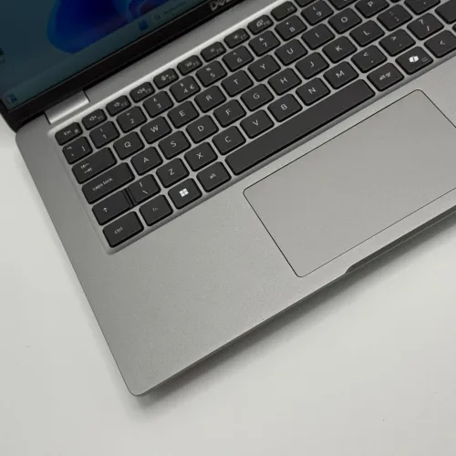 Dell Latitude 5450 Tactile / Ultra 5 125U / 16 Go DDR5 / 512 Go SSD / 14 FHD