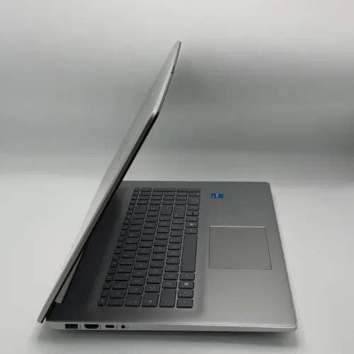 HP Laptop 17 / i3-N305 / 8 Go DDR5 / 256 Go SSD / 17.3