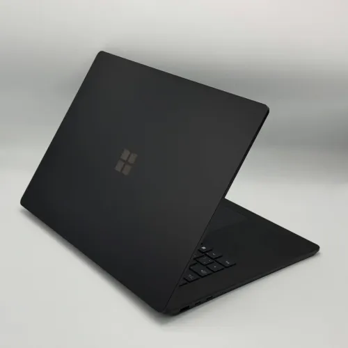 Microsoft Surface Laptop 7 / Ultra 7 165H / 16Go DDR5 / 512Go SSD NVMe / 13.8 QHD 120hz