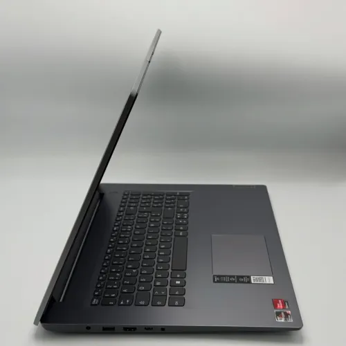 Lenovo IdeaPad Slim 3 / Ryzen 5 5500U / 12 Go DDR4 / 512 Go SSD / 17 1600 x 900