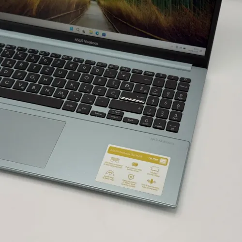 ASUS VivoBook Go 15 / Ryzen 5 7520U / 16 Go DDR5 / 512 Go SSD / 15.6 FHD