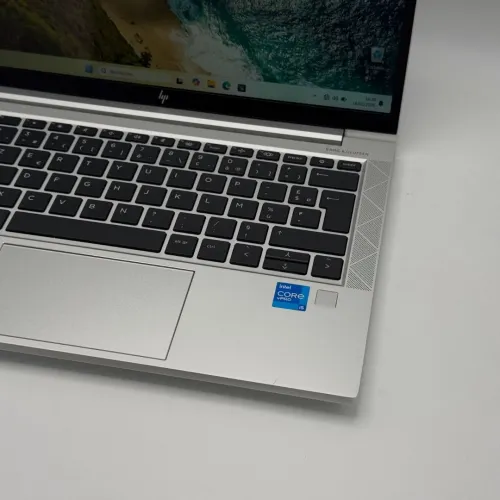 HP EliteBook 830 G8 / Intel Core i5 1145G7 / 16 Go / 256 Go SSD NVMe / 13.3 FHD