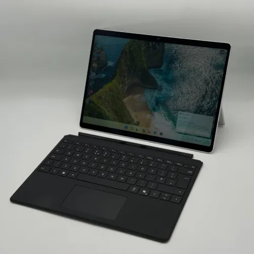 Microsoft Surface Pro 10 for Business / Ultra 7 165U / 16 Go DDR5 / 256 Go SSD / PixelSense 120Hz