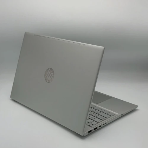 HP Pavilion 15 / i7-1165G7 / 16 Go DDR4 / 512 Go SSD / 15.6 FHD