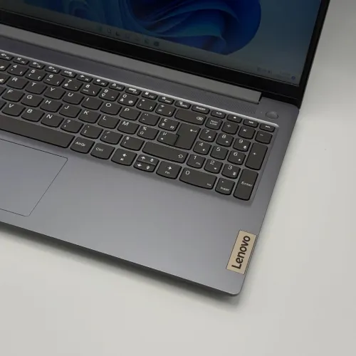 LENOVO IDEAPAD SLIM 3 / 13th I7-13620H / 16GO DDR5 / 512SSD / 15.6 FHD