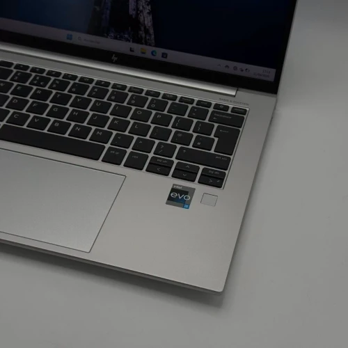 HP EliteBook 840 G10 / i5-1335U / 16 Go DDR5 / 256 Go SSD / 14 FHD+