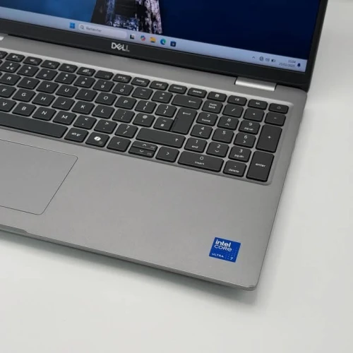 DELL PRECISION 3590 / ULTRA 7 155H / 16Go DDR5 / 512SSD / NVIDIA RTX 500 Ada / 15.6 FHD