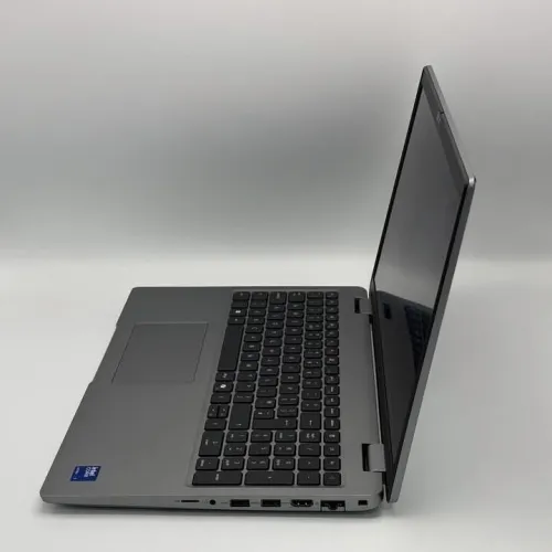 DELL PRECISION 3590 / ULTRA 7 155H / 16Go DDR5 / 512SSD / NVIDIA RTX 500 Ada / 15.6 FHD