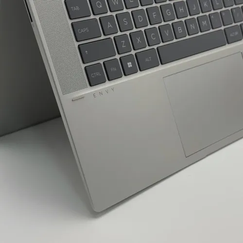 HP Envy x360 15 / i5-1335U / 8 Go DDR5 / 512 Go SSD / OLED x360