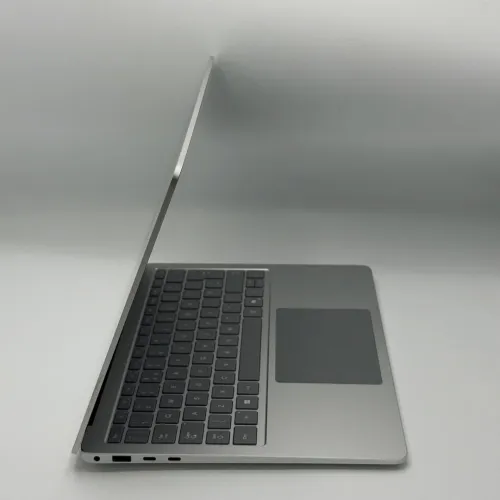 Microsoft Surface Laptop 7 / Snapdragon X Plus / 16 Go DDR5X / 256 Go SSD / 13.4 QHD 120Hz Tactile