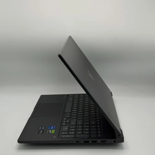HP Victus 16  / i7-13620H / 16 Go DDR5 / 512 Go SSD / RTX 4060 8Go / 16.1 FHD  144Hz