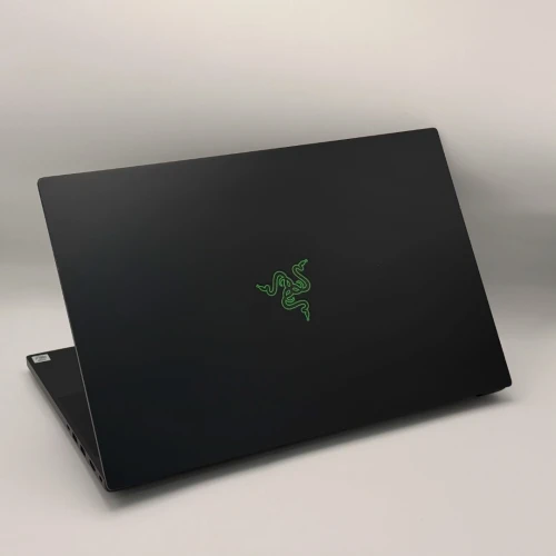 Razer Blade 15 / i7-10750H / 16 Go / RTX 2070 Max-Q / 144Hz