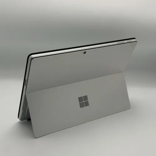 Microsoft Surface Pro 10 for Business / Ultra 7 165U / 16 Go DDR5 / 256 Go SSD / PixelSense 120Hz