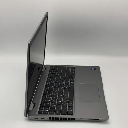 DELL PRECISION 3590 / ULTRA 7 155H / 16Go DDR5 / 512SSD / NVIDIA RTX 500 Ada / 15.6 FHD