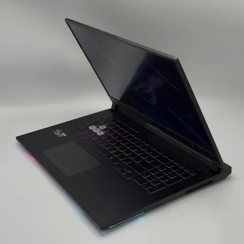 ASUS ROG Strix G17 / Ryzen 7 5800H / RTX 3050 Ti / 17 144Hz RGB