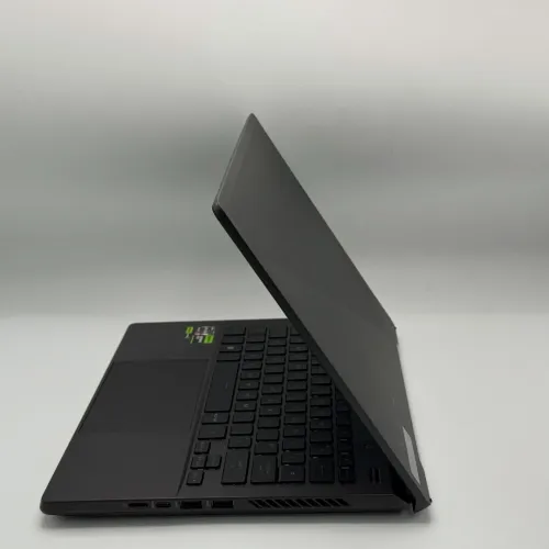 ASUS ROG ZEPHYRUS G14 / Ryzen 7 7735HS / RTX 4060 / QHD+ 165Hz