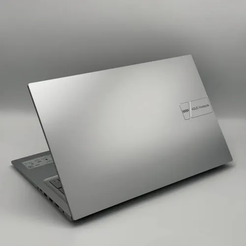 ASUS VIVOBOOK 17 / Core 7 150U / 16Go / 1To SSD / 17.3  FHD