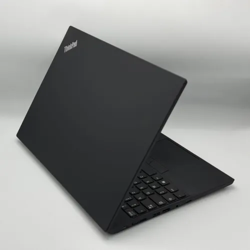 Lenovo ThinkPad P15s / i5-10310U / 16 Go DDR4 / 512 Go SSD NVMe / Quadro P520 / 15.6 FHD