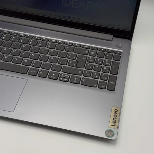 Lenovo IdeaPad Slim 3 / i7-13620H / 16Go DDR5 / 1To SSD NVMe / 15.6 FHD