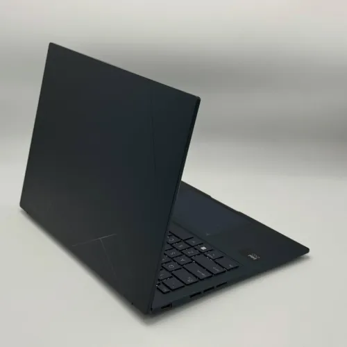 ASUS Zenbook 14 UX3405 / Intel Ultra 7 155H / 16 Go / 1 To SSD / 14 OLED