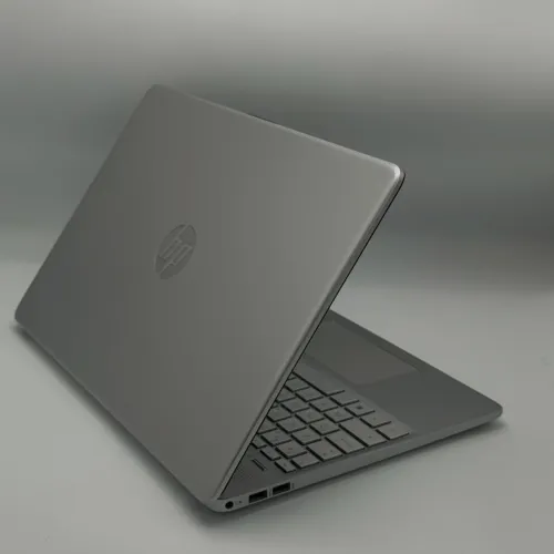 HP Laptop 15 / i5-1155G7 / 8 Go DDR4 / 512 Go SSD / 15.6 FHD