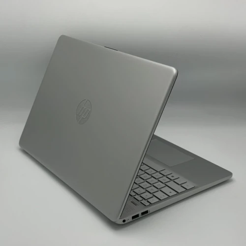 HP Laptop 15 / i5-1235U