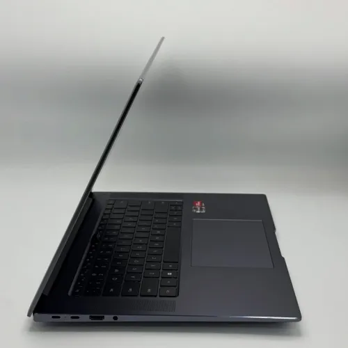 Huawei MateBook 16 / Ryzen 5 5600H / 16 Go DDR4 / 512 Go SSD / 16 2.5K