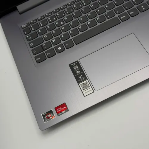 Lenovo IdeaPad Slim 3 / Ryzen 5 5500U / 12 Go DDR4 / 512 Go SSD / 17 1600 x 900