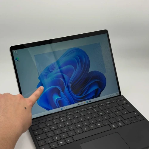 Microsoft Surface Pro 9 / i7-1265U / 16 Go DDR5 / 512 Go SSD / Écran 3K 120 Hz