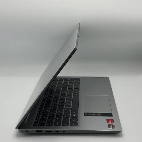 Lenovo IdeaPad Slim 1 / Ryzen 3 7320U / 8 Go DDR5 / 512 Go SSD / 15.6 FHD