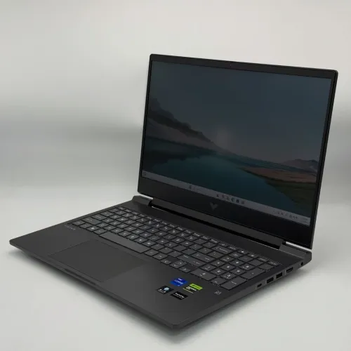 HP Victus 16  / i7-13620H / 16 Go DDR5 / 512 Go SSD / RTX 4060 8Go / 16.1 FHD 144Hz