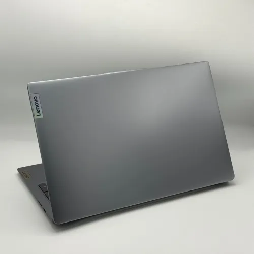 Lenovo IdeaPad Slim 3 / i5-13420H / 8 Go DDR5 / 512 Go SSD / 15.6 FHD