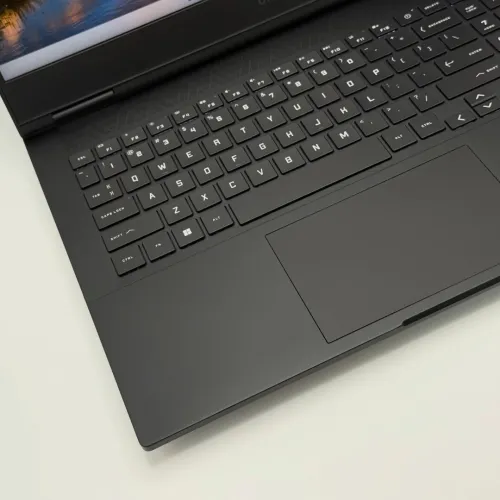 HP OMEN 16 / i7-14650HX / RTX 4070 / 16 Go DDR5 / QHD 240Hz