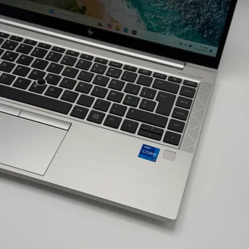HP ELITEBOOK 840 G8 / 11th I7-1165G7 / 32Go DDR4 / 1To SSD / 14 FHD