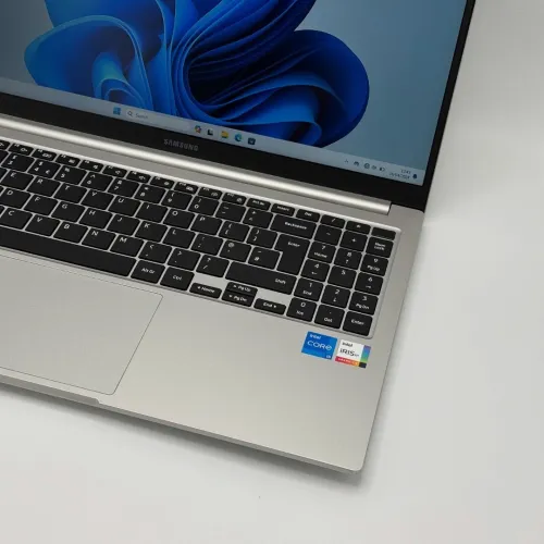 SAMSUNG GALAXY BOOK / 11th I5-1135G7 / 8Go DDR4x / 256SSD / 15.6 FHD