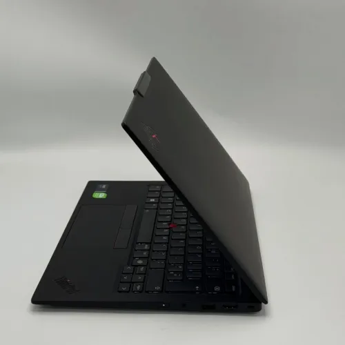 Lenovo ThinkPad X1 Carbon Gen 12 / Core Ultra 7 165U / 32 Go DDR5 / 1 To SSD