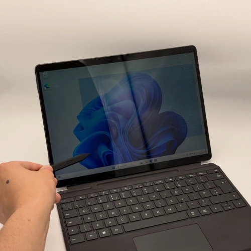 Microsoft Surface Pro 8 / i7-1185G7 / 16 Go / 512 Go SSD / 3K Tactile + Stylet