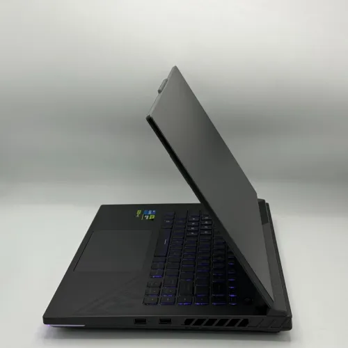 ASUS ROG Strix G16 (G614J) / i7-13650HX / 16 Go DDR5 / RTX 4060 / QHD+ 240Hz