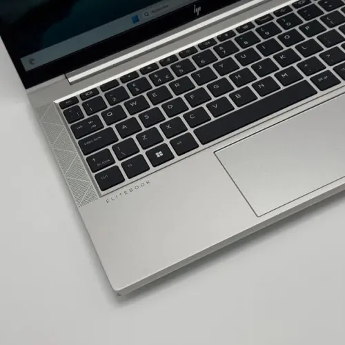 HP ELITEBOOK 830 G8 Tactile / 11th i5-1135G7 / 16Go DDR4 / 256SSD / 13.3 FHD