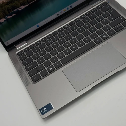 Dell Latitude 7350 x360 Convertible / Ultra 7 165U / 16 Go DDR5 / 512 Go SSD / 13.3 QHD+ Tactile
