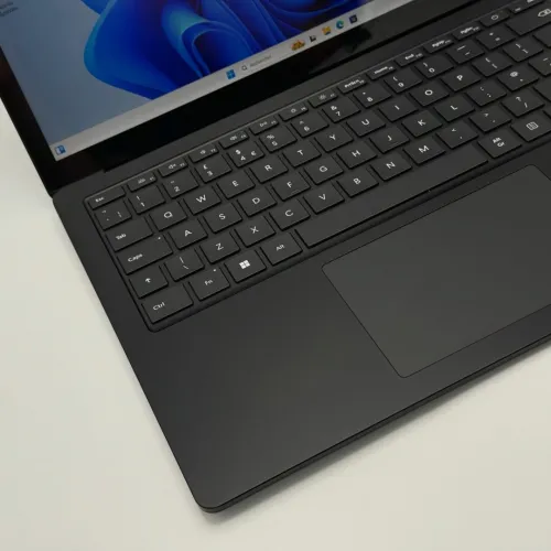 Microsoft Surface Laptop 5 / i7-1265U / 32 Go DDR5 / 512 Go SSD / 13.5 PixelSense Tactile