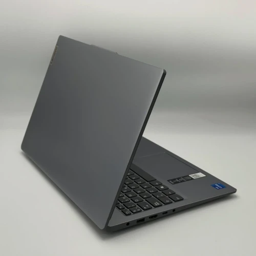 Lenovo IdeaPad Slim 3 / i7-13620H / 16Go DDR5 / 1To SSD NVMe / 15.6 FHD