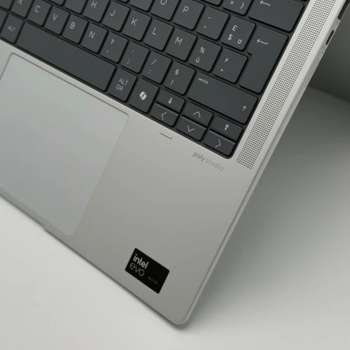 HP EliteBook 1040 G11 x360 OLED / Ultra 7 155H / 32 Go DDR5 / 1 To SSD / 120Hz