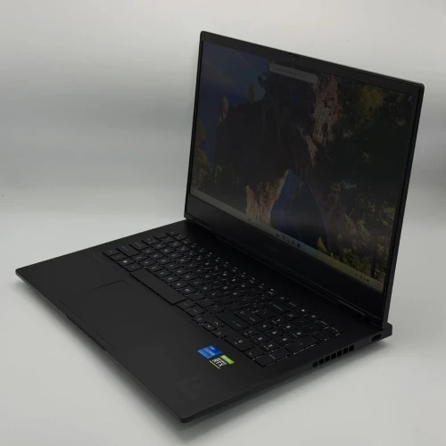 HP OMEN 16 / i7-13620H / RTX 4070 / 16 Go DDR4 / QHD 240Hz