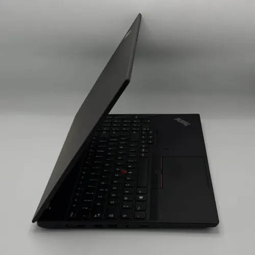 Lenovo ThinkPad P15s / i5-10310U / 16 Go DDR4 / 512 Go SSD NVMe / Quadro P520 / 15.6 FHD