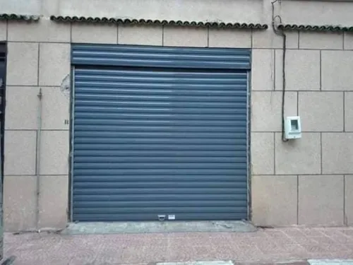 Rideau métallique pour garage ou magasin